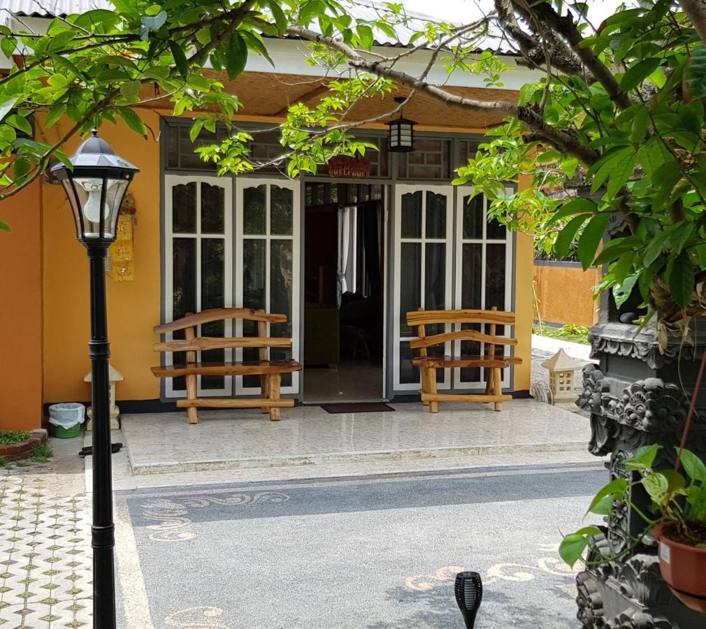 Dewi Sri Guesthouse Матарам Экстерьер фото