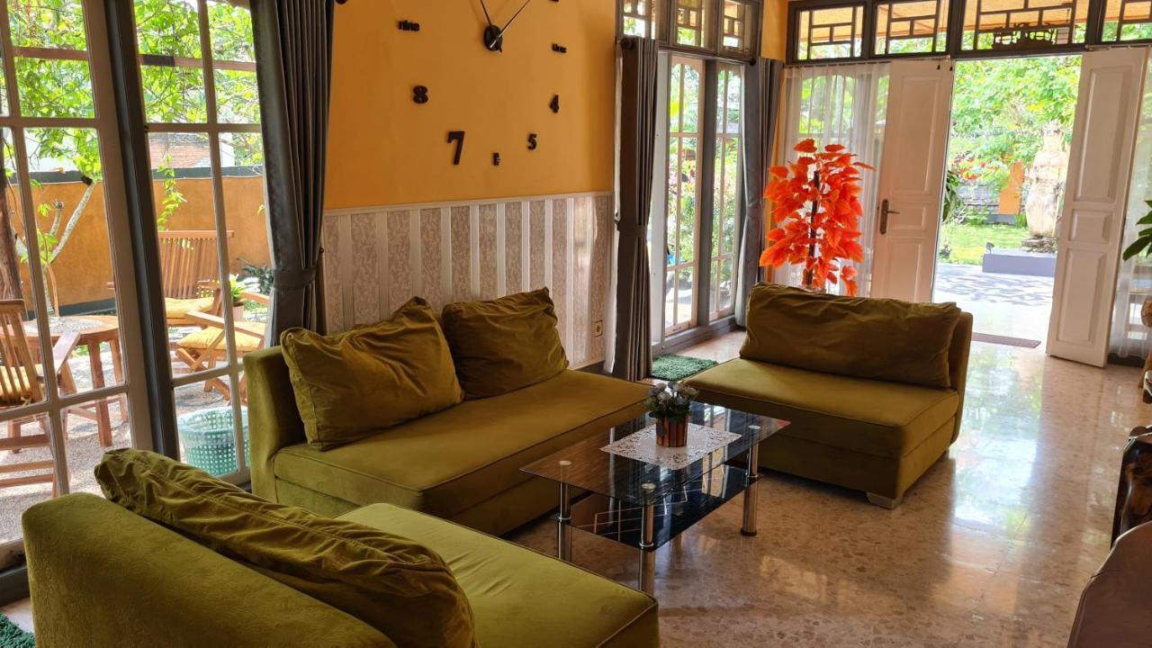 Dewi Sri Guesthouse Матарам Экстерьер фото