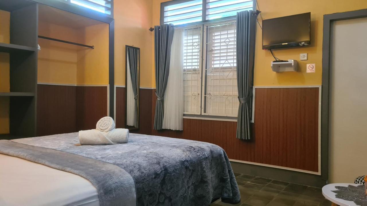 Dewi Sri Guesthouse Матарам Экстерьер фото