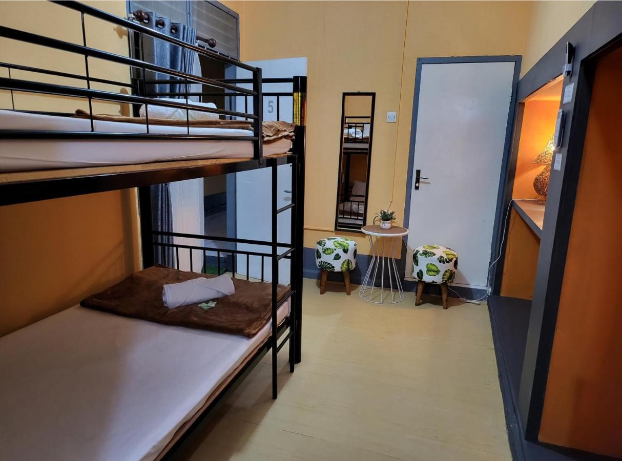 Dewi Sri Guesthouse Матарам Экстерьер фото