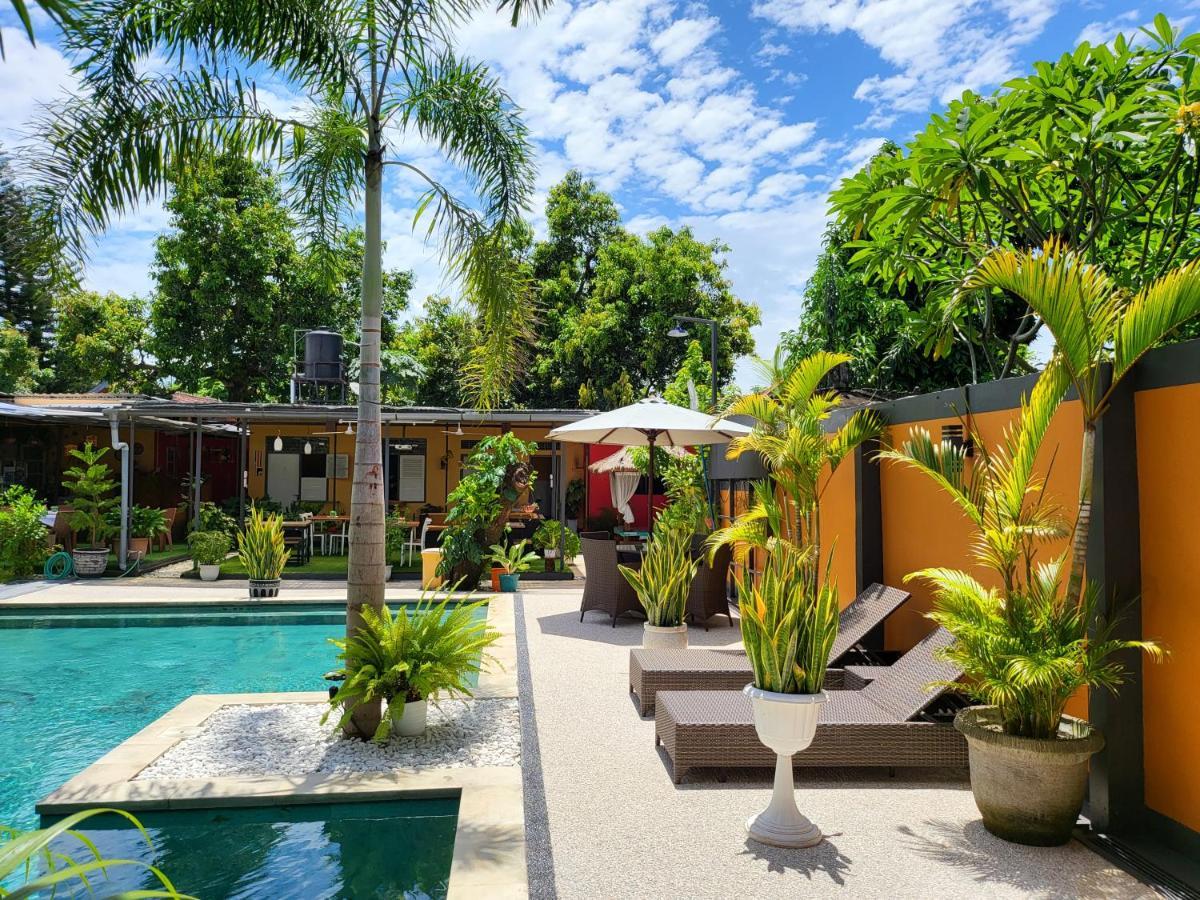 Dewi Sri Guesthouse Матарам Экстерьер фото