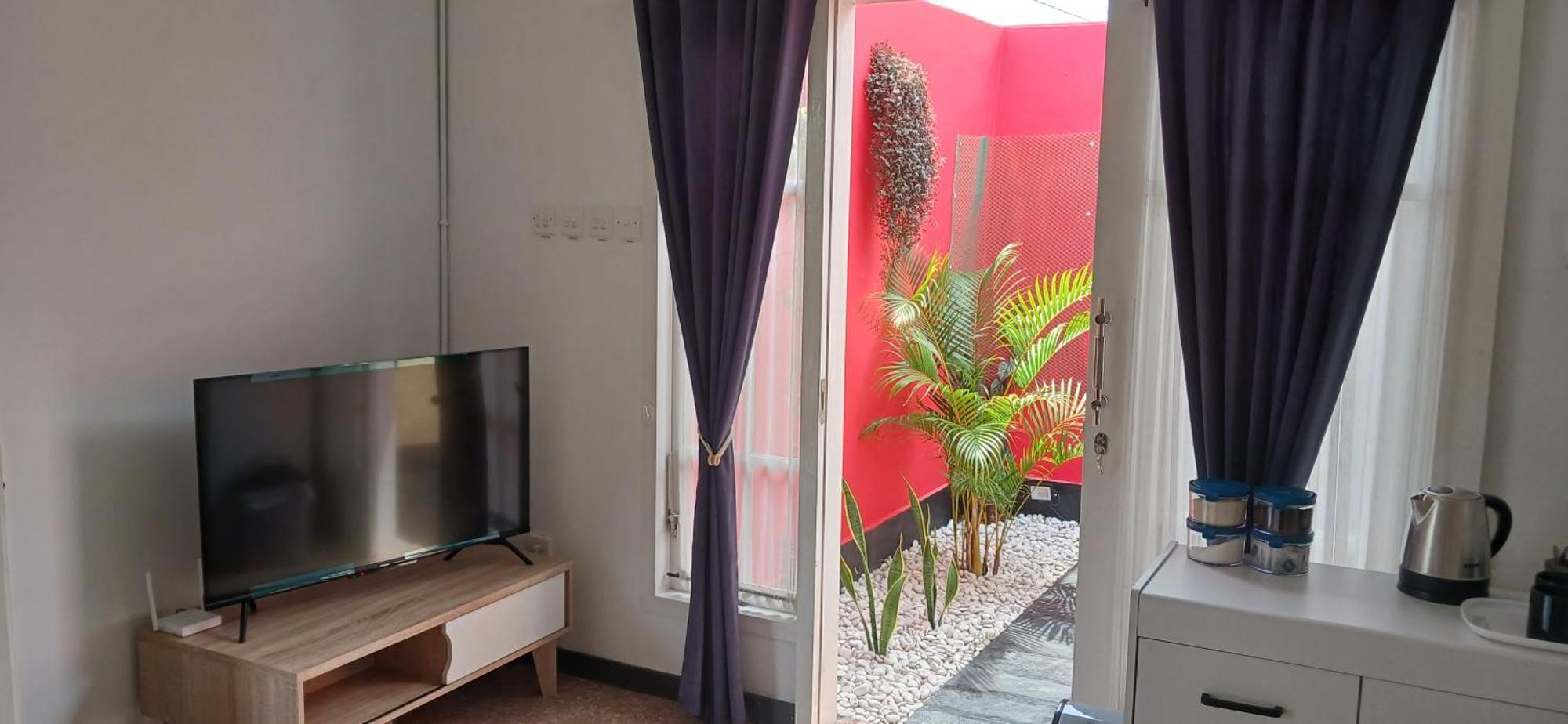 Dewi Sri Guesthouse Матарам Экстерьер фото