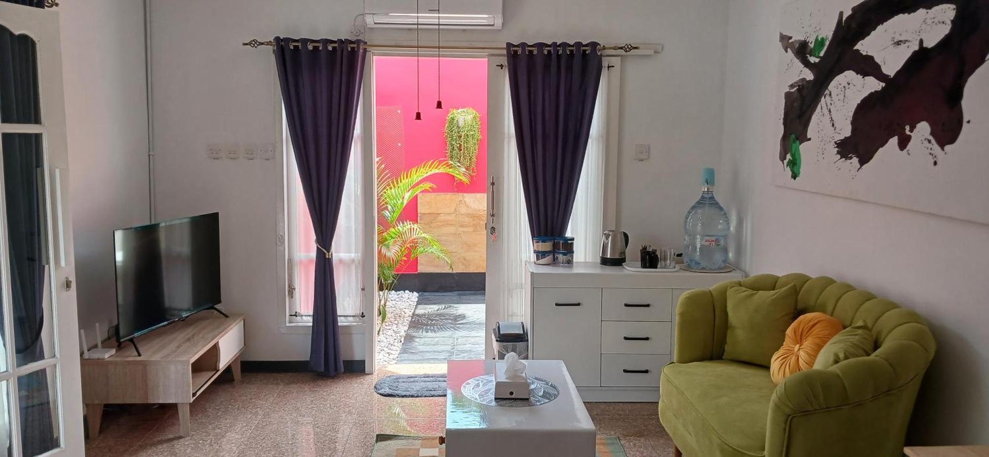 Dewi Sri Guesthouse Матарам Экстерьер фото