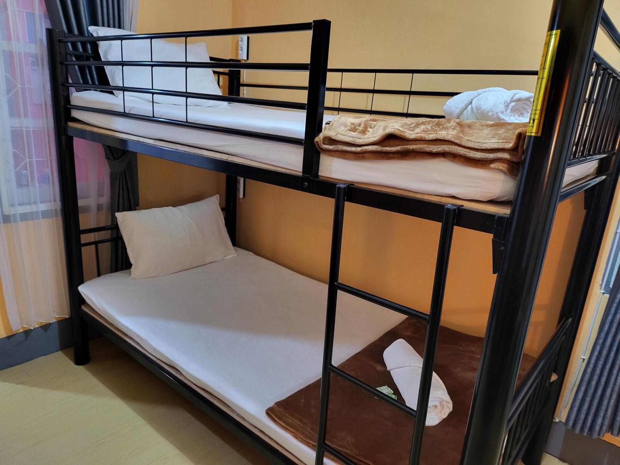 Dewi Sri Guesthouse Матарам Экстерьер фото
