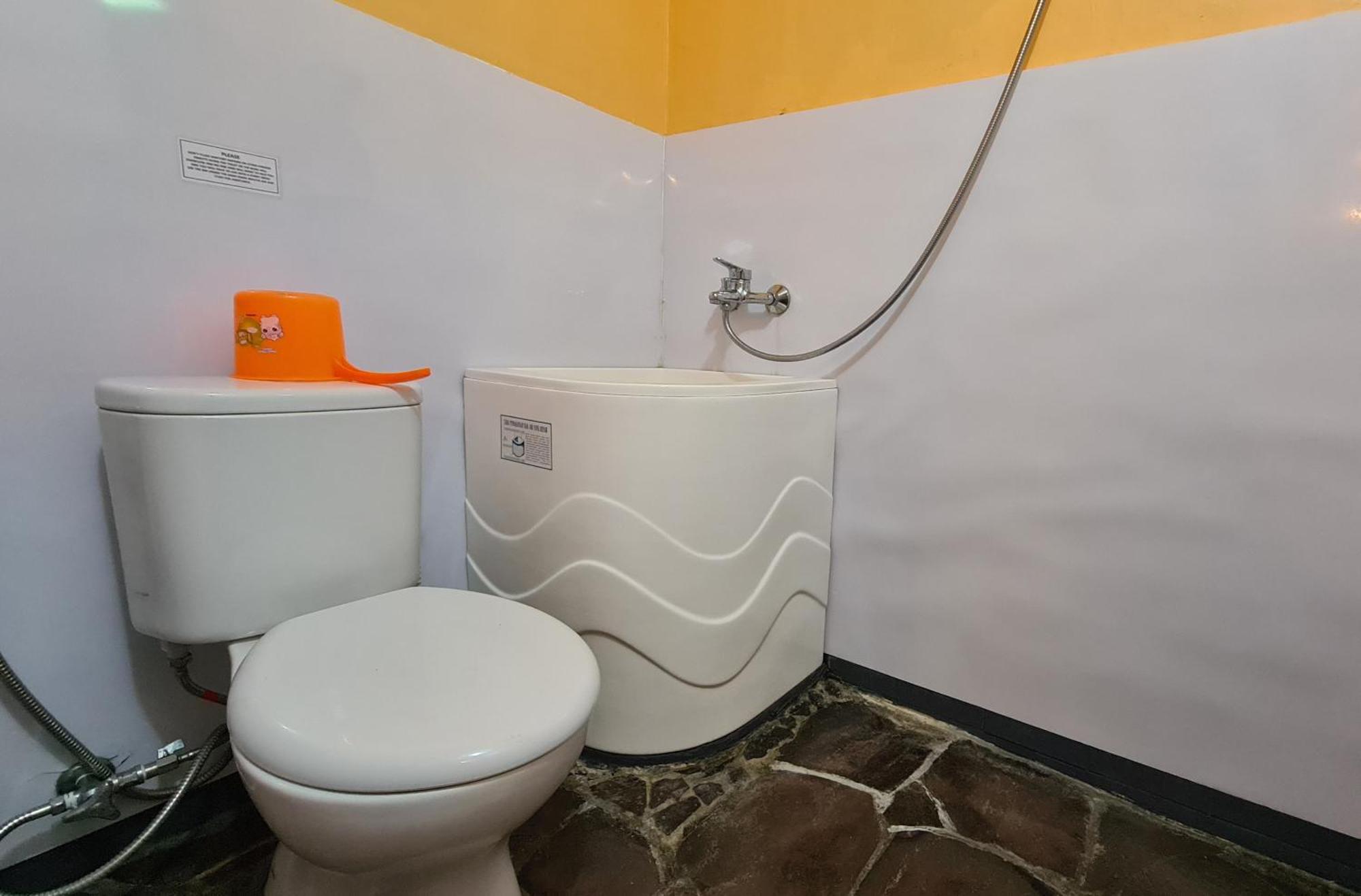 Dewi Sri Guesthouse Матарам Экстерьер фото