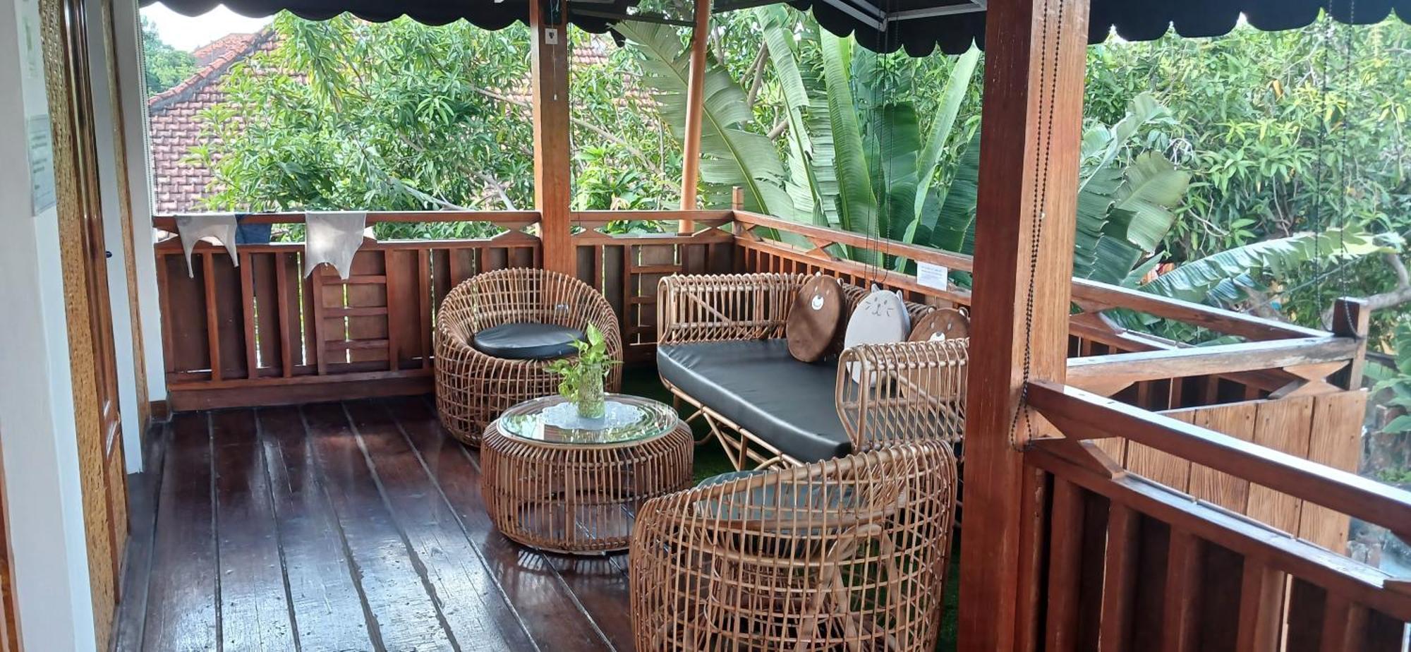 Dewi Sri Guesthouse Матарам Экстерьер фото