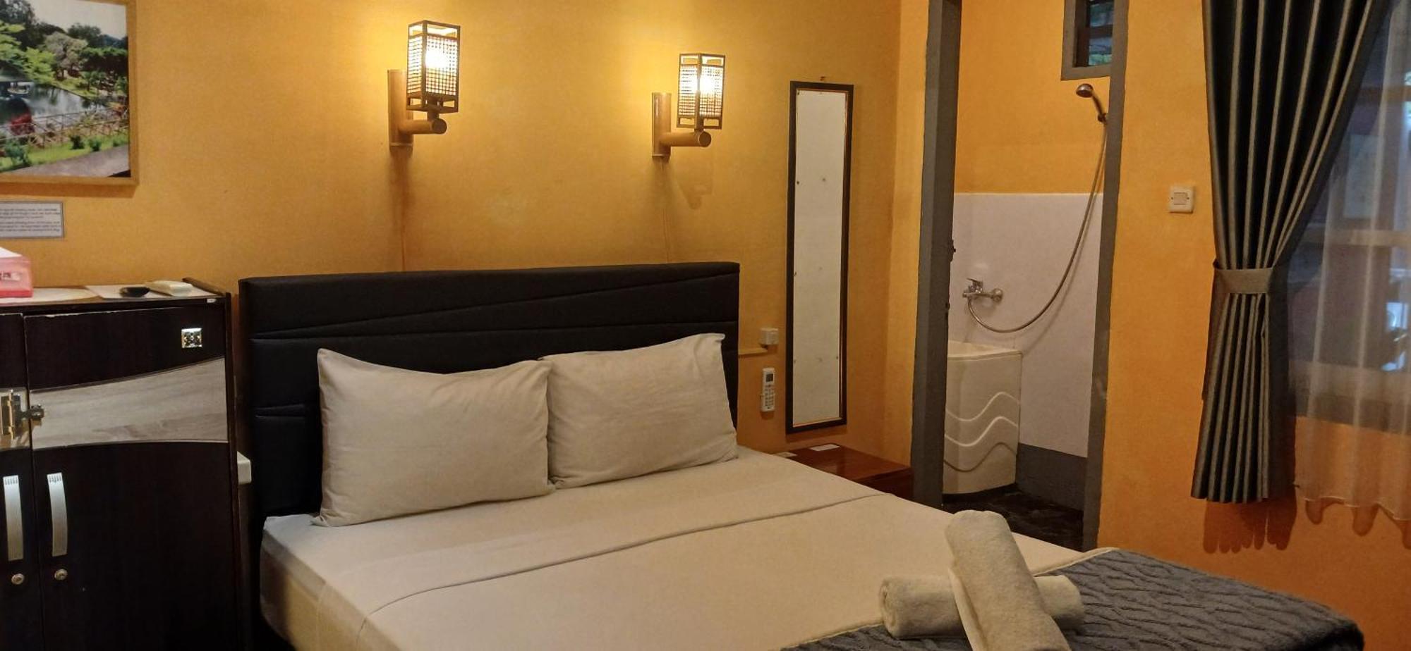 Dewi Sri Guesthouse Матарам Экстерьер фото