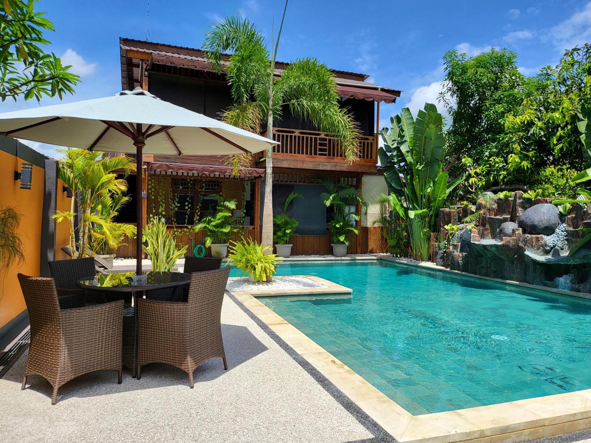 Dewi Sri Guesthouse Матарам Экстерьер фото
