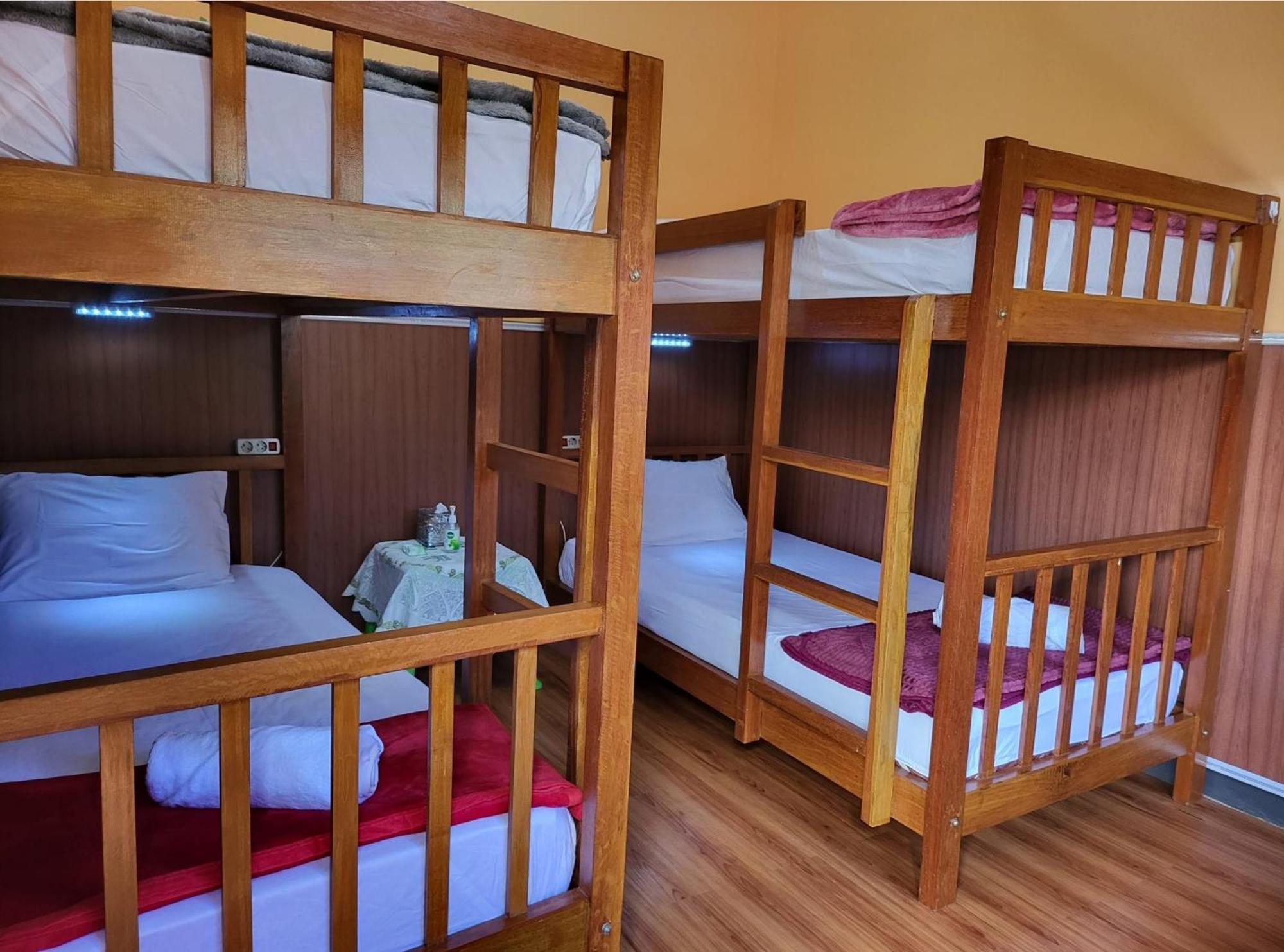 Dewi Sri Guesthouse Матарам Экстерьер фото