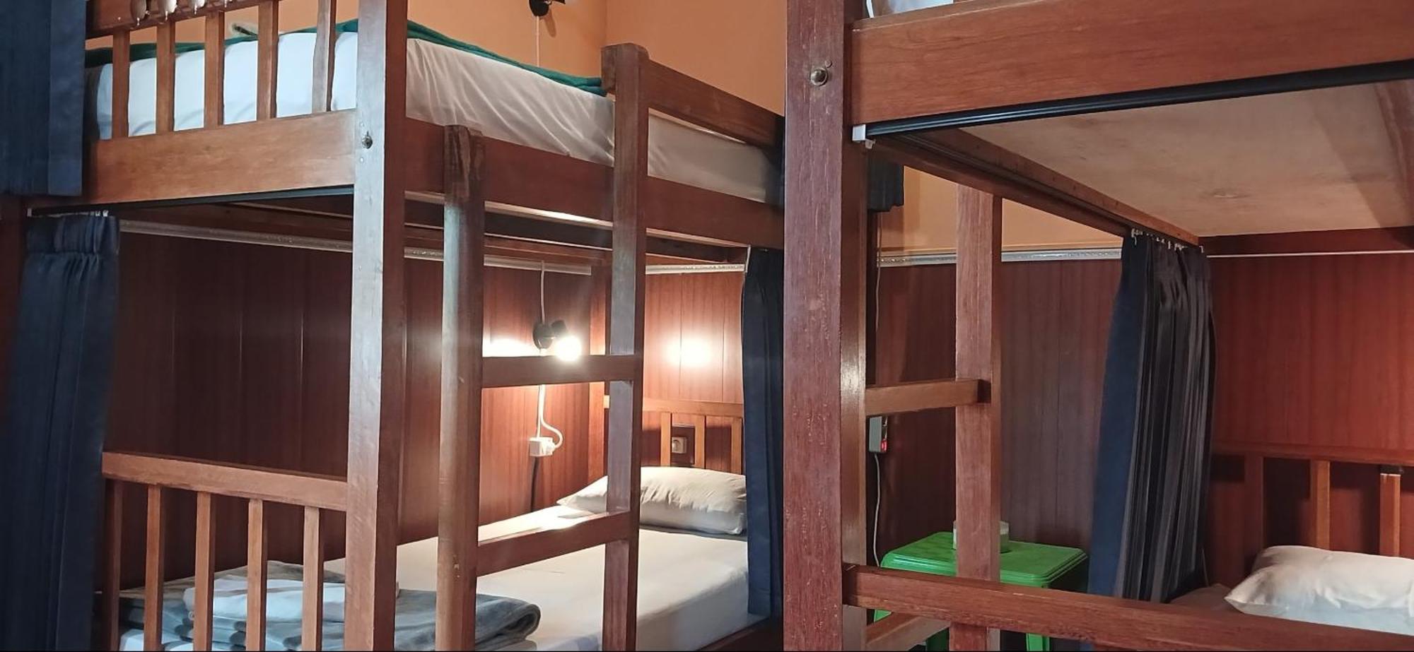 Dewi Sri Guesthouse Матарам Экстерьер фото