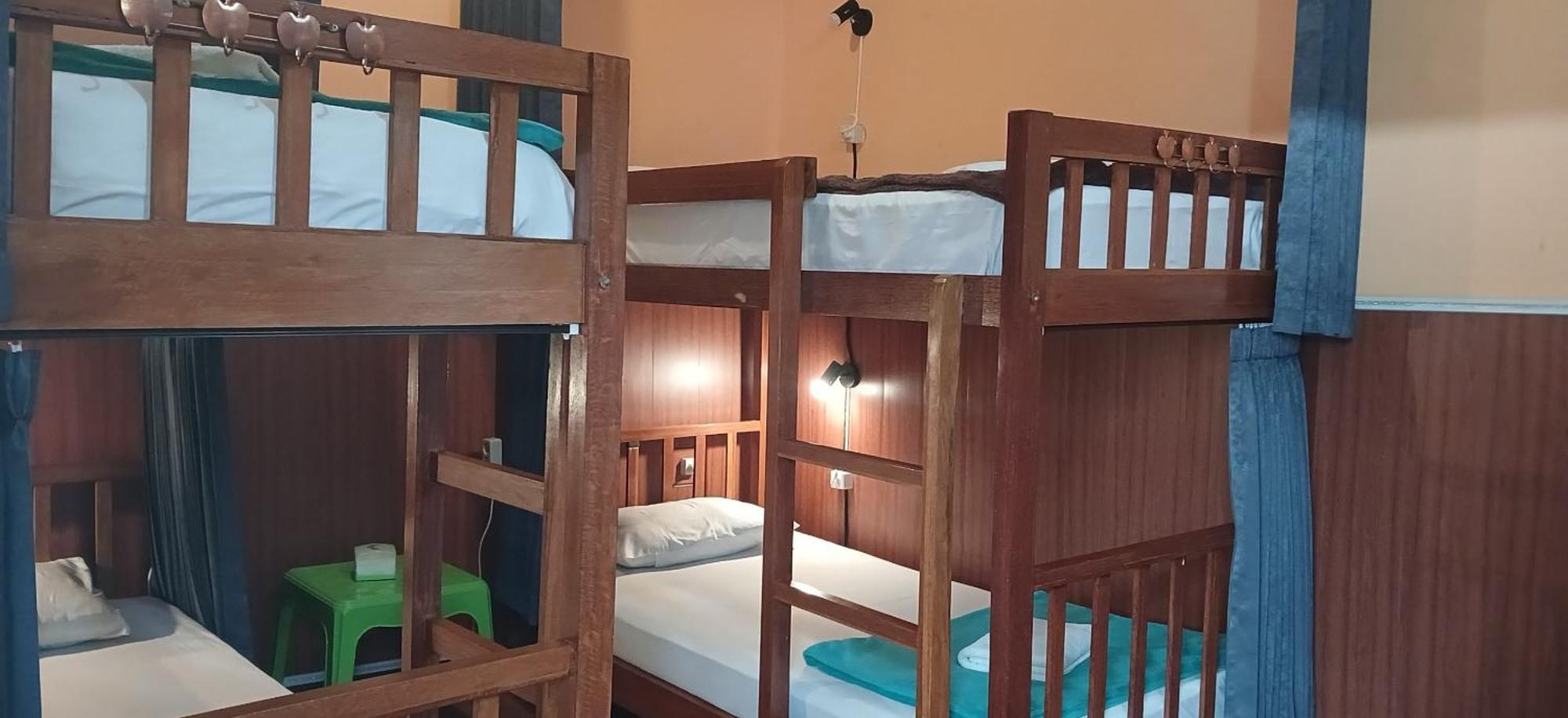 Dewi Sri Guesthouse Матарам Экстерьер фото